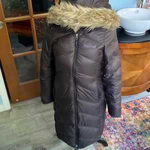 Absolutely beautiful winter down filled Marmot knee length jacket